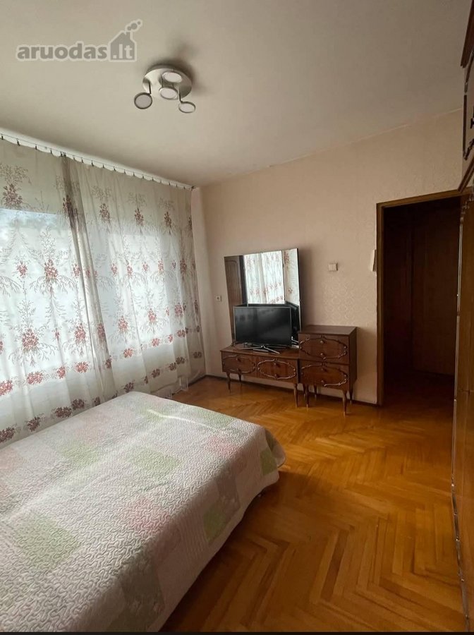 Išnuomojamas tvarkingas ir jaukus kambarys - nuotraukos Nr. 4