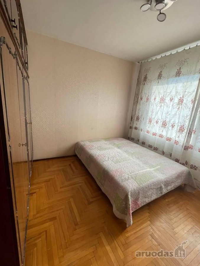 Išnuomojamas tvarkingas ir jaukus kambarys - nuotraukos Nr. 3