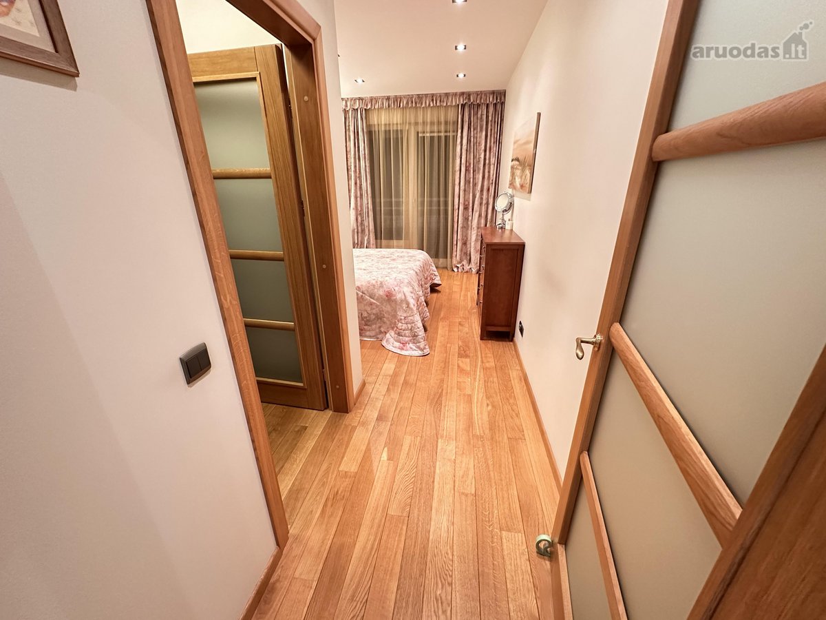 Erdvus ir šviesus butas pačiame miesto centre - nuotraukos Nr. 16