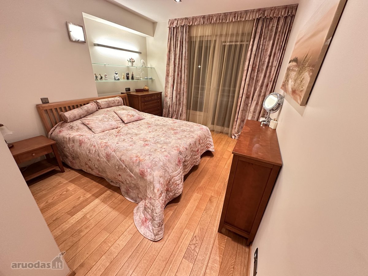 Erdvus ir šviesus butas pačiame miesto centre - nuotraukos Nr. 17