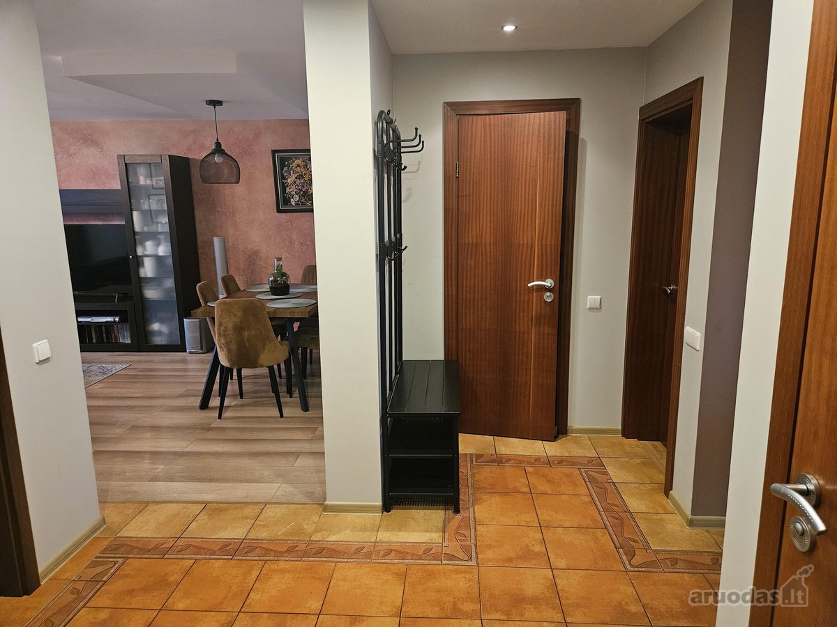 Parduodamas erdvus renovuotas 4 kambarių - nuotraukos Nr. 5