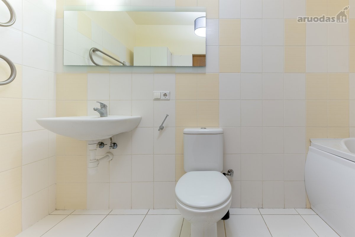 Parduodamas erdvus dviejų kambarių butas - nuotraukos Nr. 16
