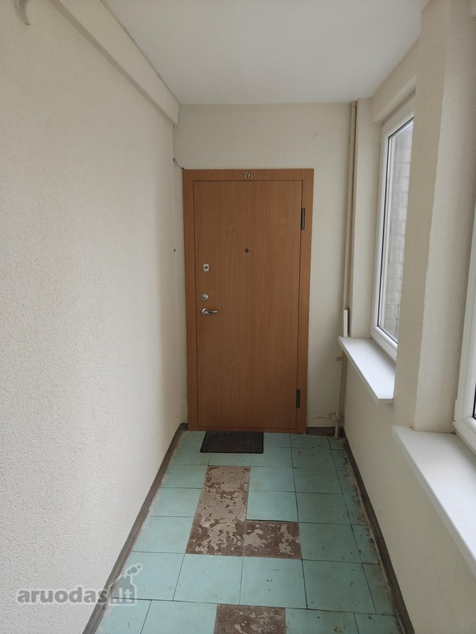 Šviesus saulėtas butukas ramioje vietoje su - nuotraukos Nr. 2