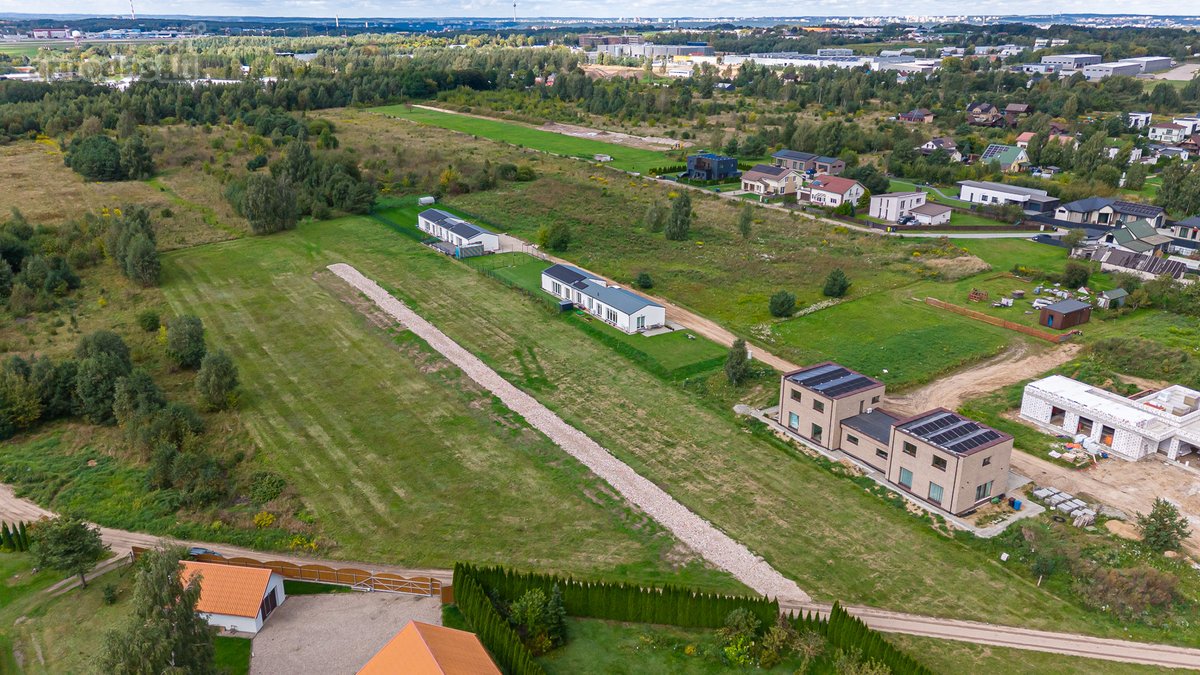 Du Besiribojantys Namų Valdos Sklypai Karių G - nuotraukos Nr. 12