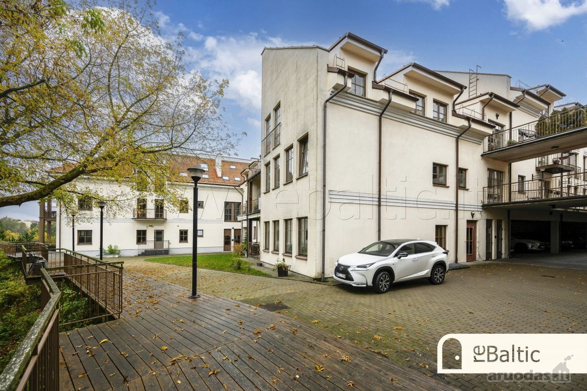 Erdvus keturių kambarių butas su balkonu ir - nuotraukos Nr. 28