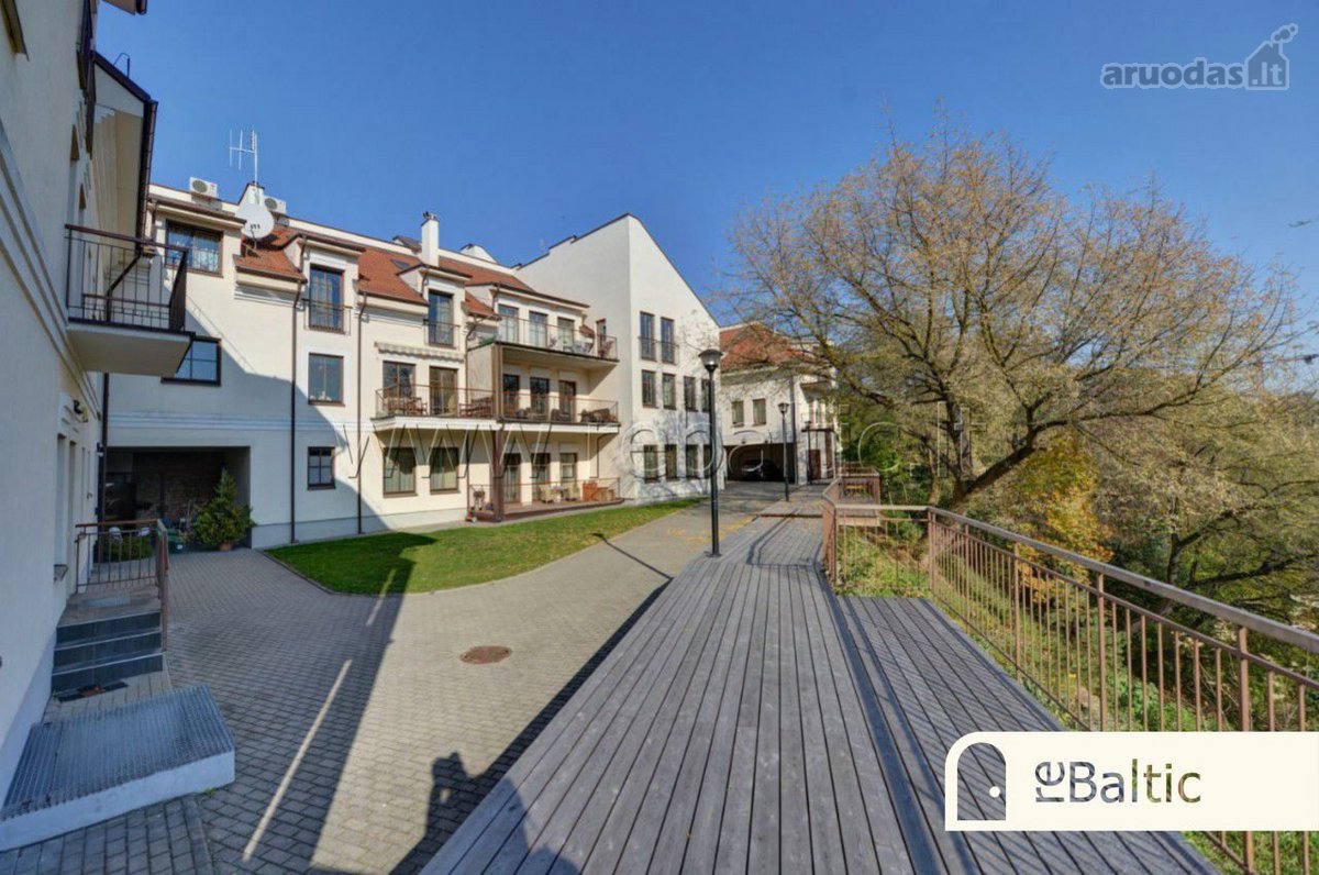 Erdvus keturių kambarių butas su balkonu ir - nuotraukos Nr. 31