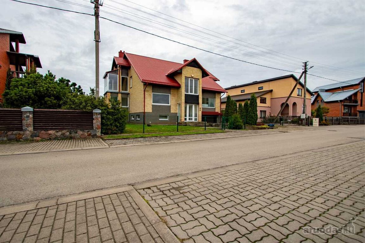 Parduodamas erdvus dviejų aukštų mūrinis - nuotraukos Nr. 3