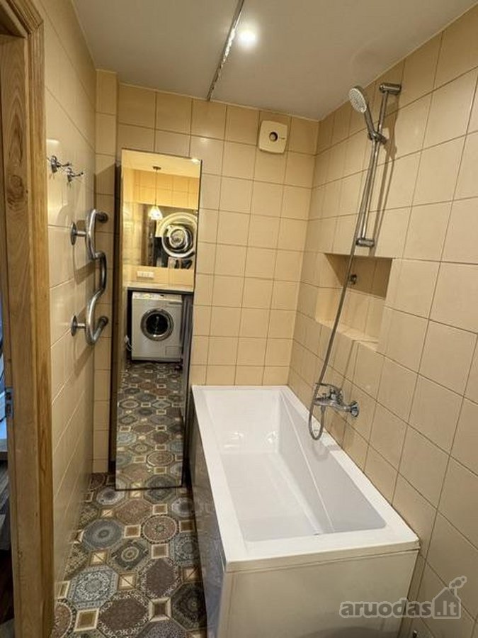 Nuomojamas erdvus 4 kambarių butas Vilniaus - nuotraukos Nr. 11