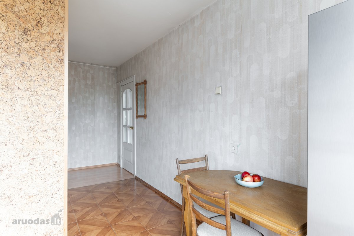 Parduodame erdvų, labai šviesų vieno kambario - nuotraukos Nr. 5