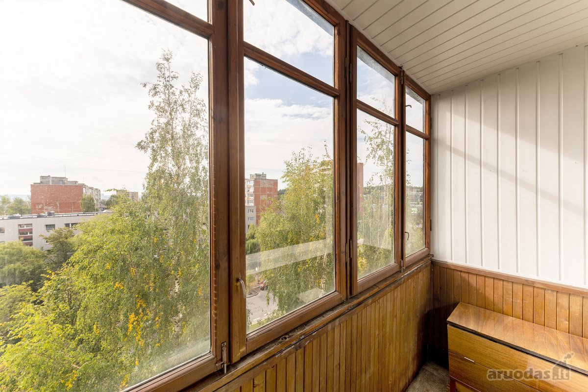 Parduodame erdvų, labai šviesų vieno kambario - nuotraukos Nr. 8