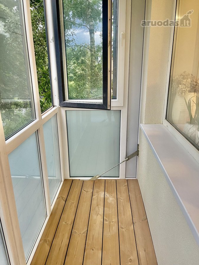Parduodamas dviejų kambarių butas renovuotame - nuotraukos Nr. 8