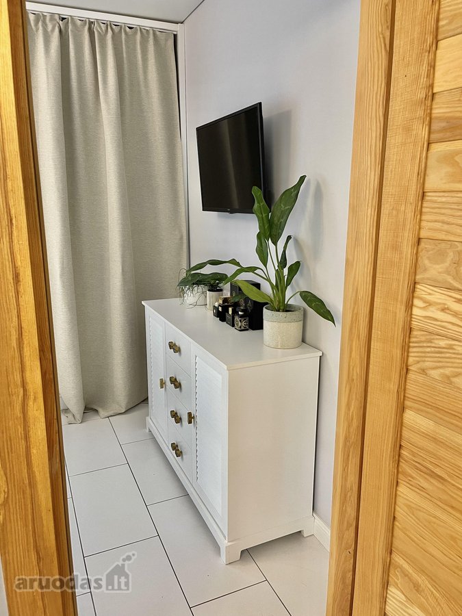 Parduodamas dviejų kambarių butas renovuotame - nuotraukos Nr. 12