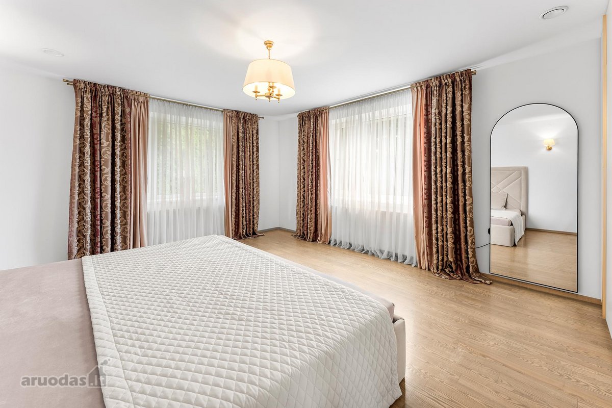 Parduodamas Erdvus, Renovuotas Namas Ramioje - nuotraukos Nr. 24