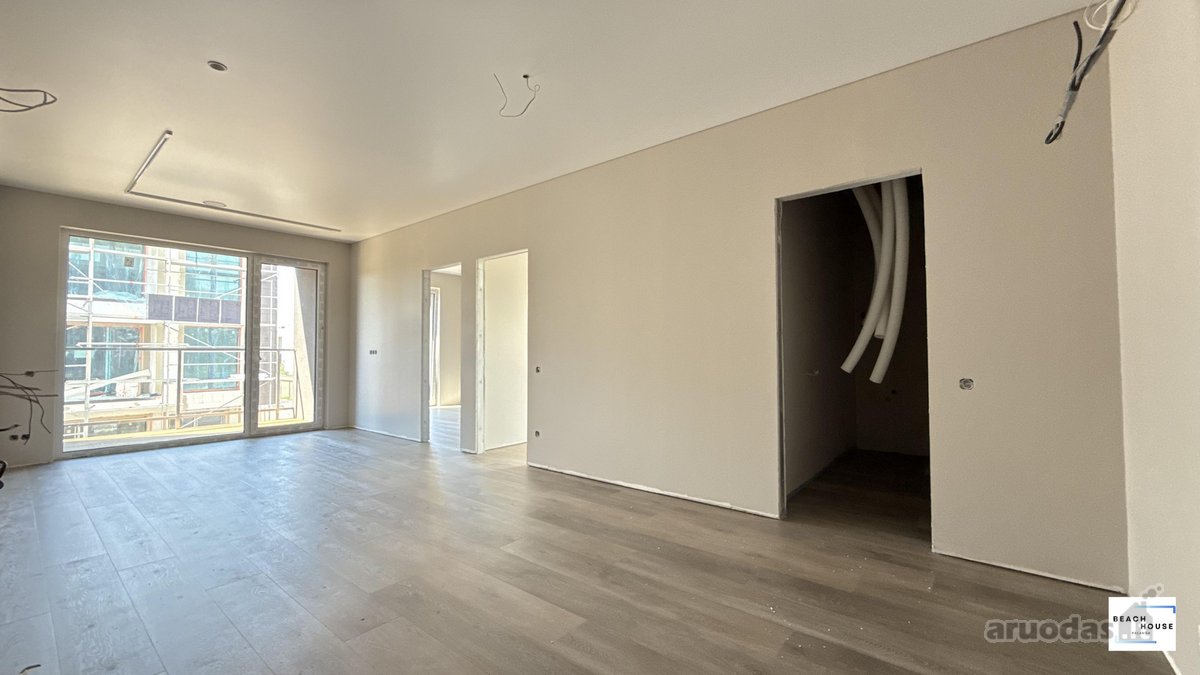 3 kamarių apartamentai su jau baigta apdaila. - nuotraukos Nr. 3