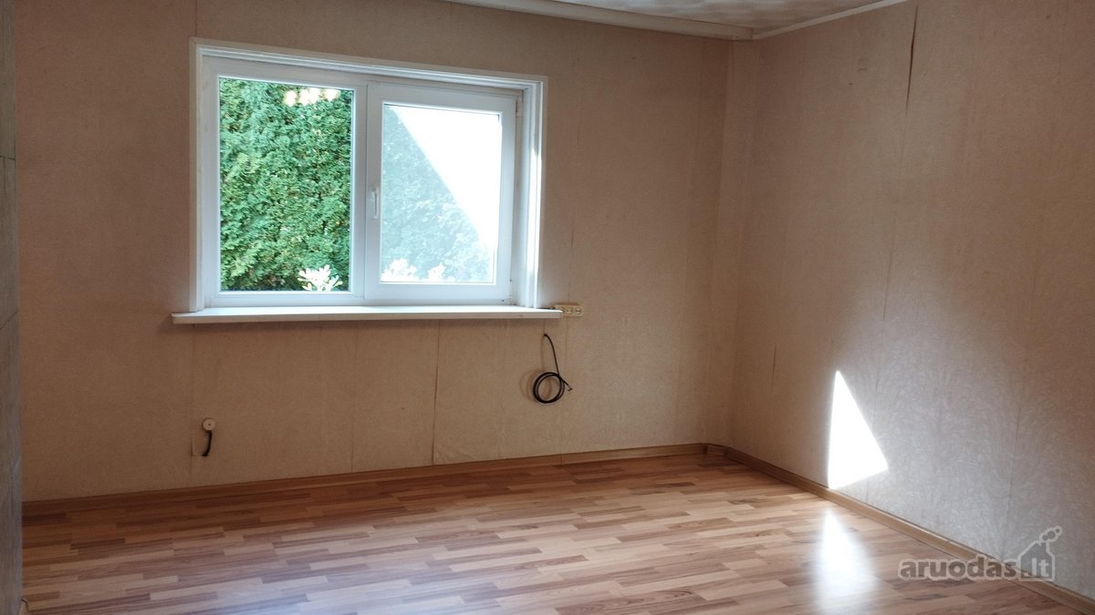 Skubiai parduodama gyvenama rąstinė sodyba su - nuotraukos Nr. 12