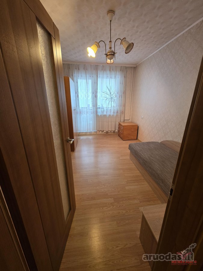 Parduodamas erdvus 3 kambarių butas su holu - nuotraukos Nr. 9