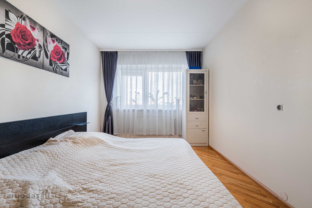 Parduodamas erdvus 3 kambarių butas su - nuotraukos Nr. 12