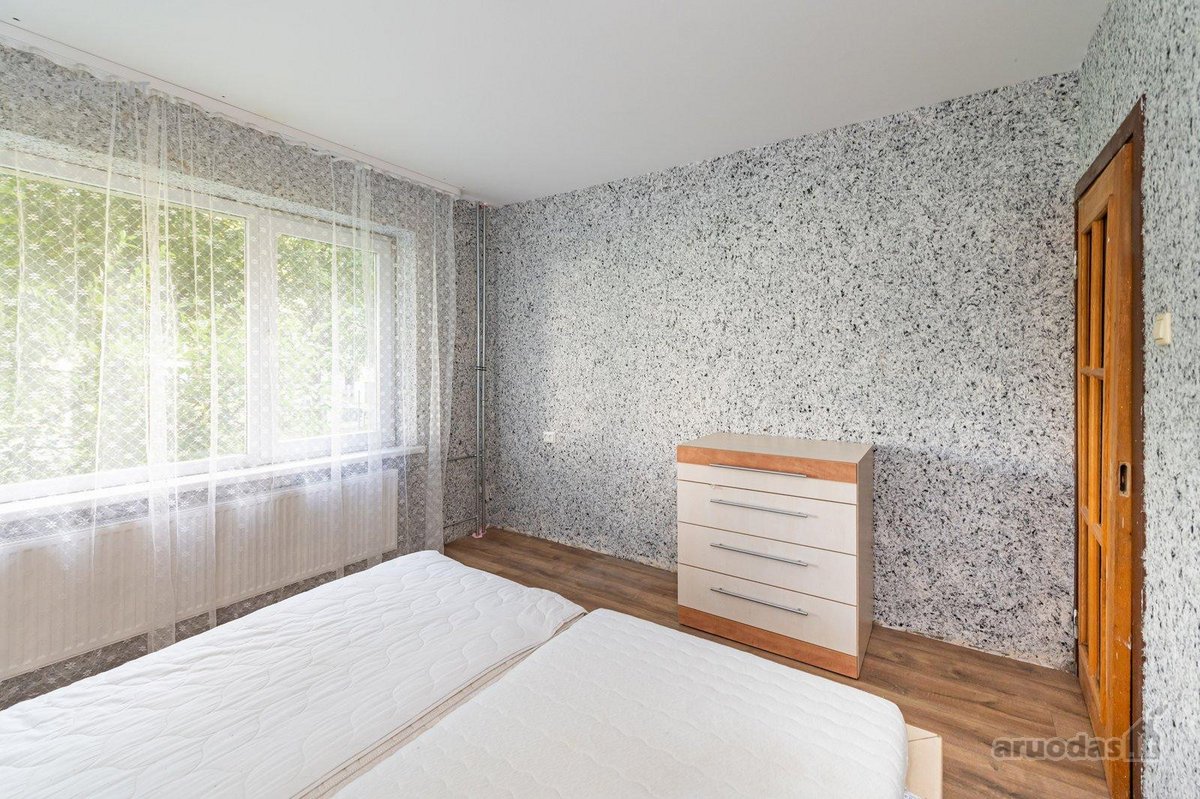 Erdvus trijų kambarių butas Eiguliuose už 135 - nuotraukos Nr. 16