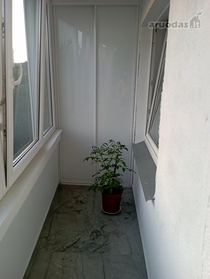 Parduodamas šviesus ir tvarkingas 4 kambarių - nuotraukos Nr. 31