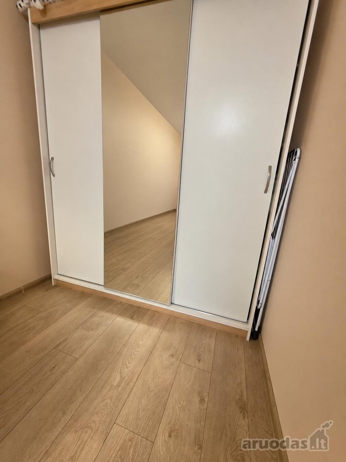 Parduodamas tvarkingas šiltas vieno kambario - nuotraukos Nr. 2