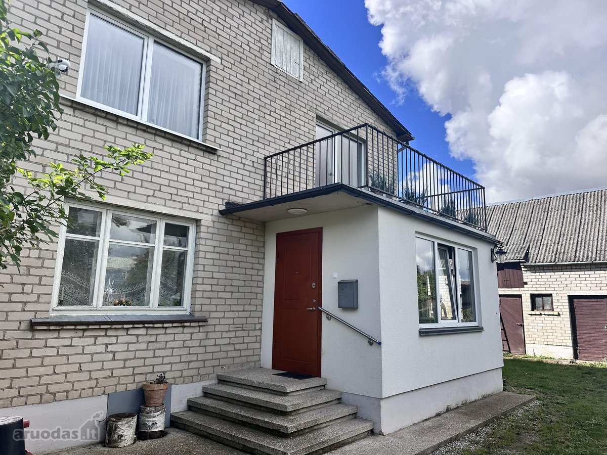Parduodamas erdvus dviejų aukštų namas - nuotraukos Nr. 18