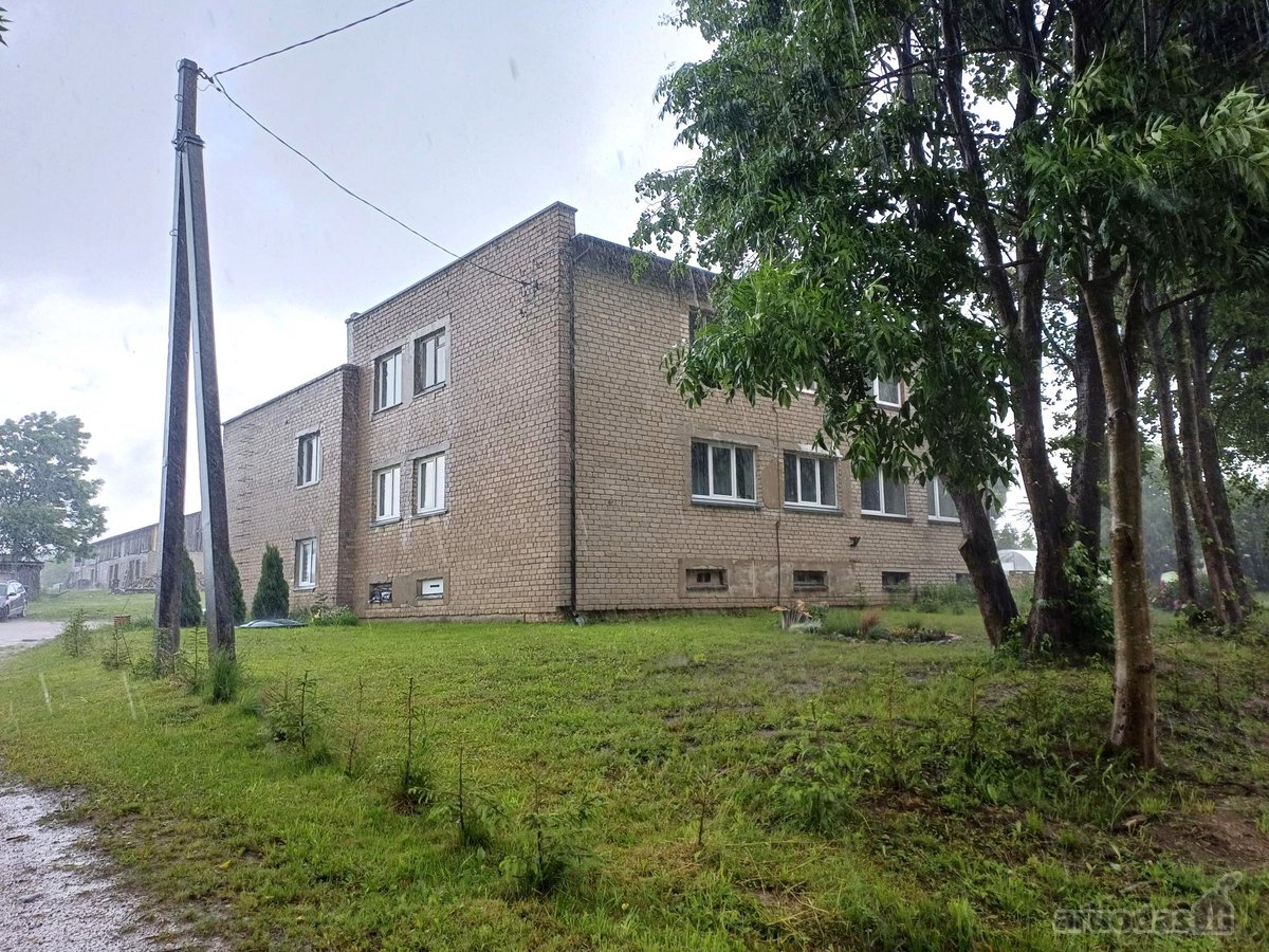 2 kambarių butas su priklausiniais ir žemės - nuotraukos Nr. 15
