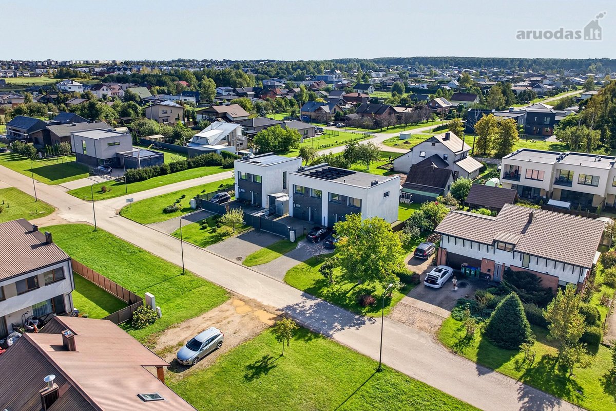 Parduodamas erdvus dvibutis namas su baldais - nuotraukos Nr. 55