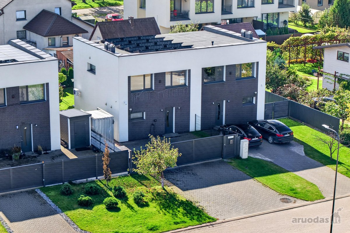 Parduodamas erdvus dvibutis namas su baldais - nuotraukos Nr. 54