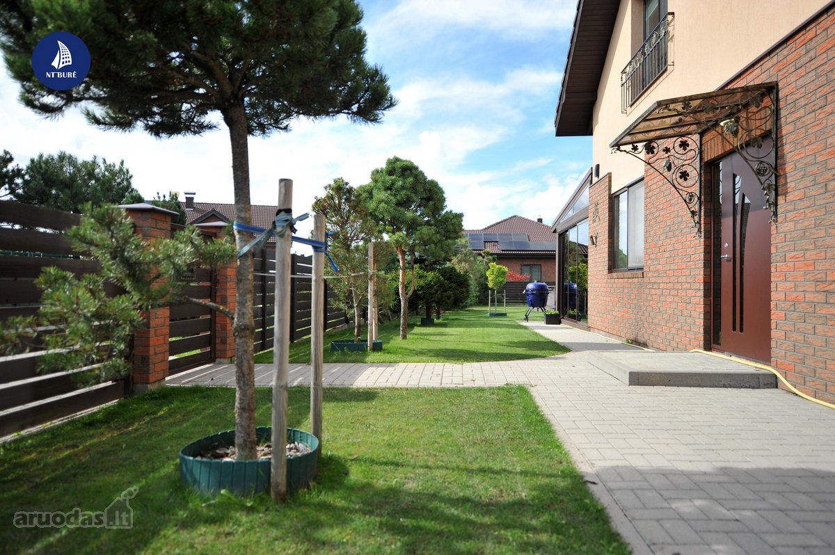 Parduodamas erdvus namas uždarame kvartale - nuotraukos Nr. 2