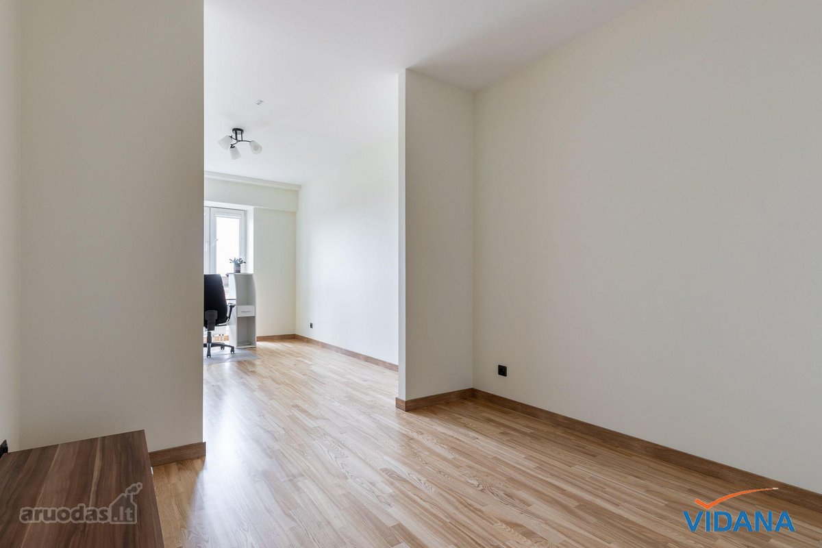 3 Kambarių Butas Su Parkingo Vieta Šalia Pc - nuotraukos Nr. 21