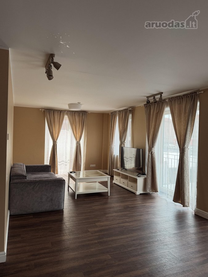 Nuomojamas šviesus ir erdvus 3 kambarių butas - nuotraukos Nr. 2