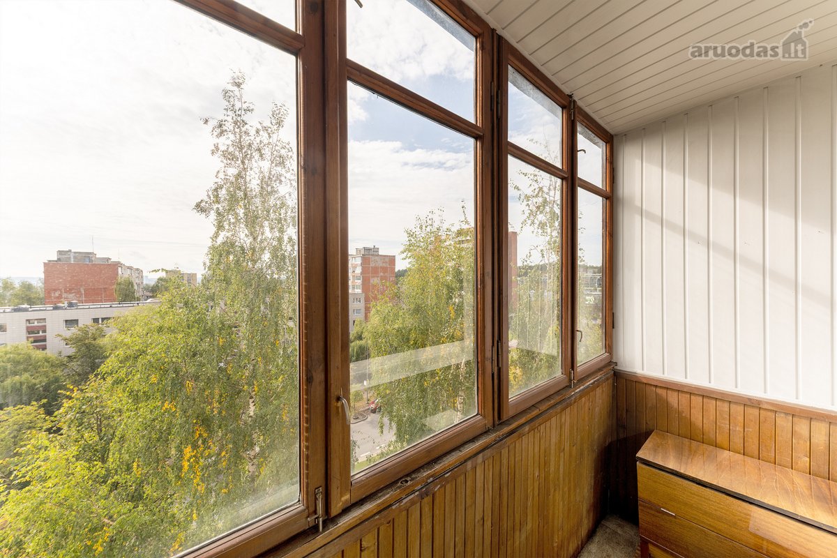 Parduodame erdvų, labai šviesų vieno kambario - nuotraukos Nr. 8