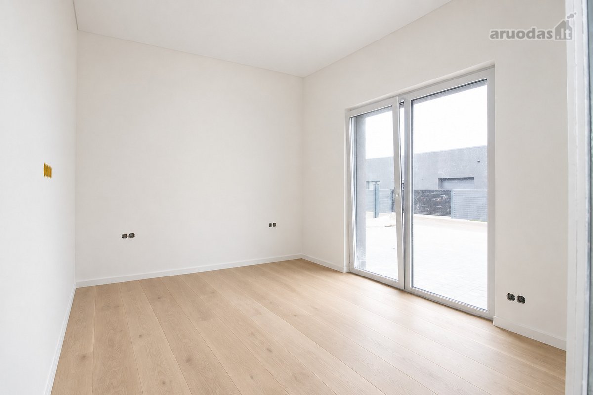 Modernaus fasado sublokuotas namas. Pilnos - nuotraukos Nr. 7