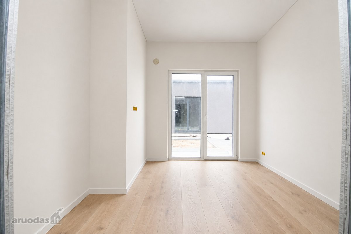 Modernaus fasado sublokuotas namas. Pilnos - nuotraukos Nr. 8