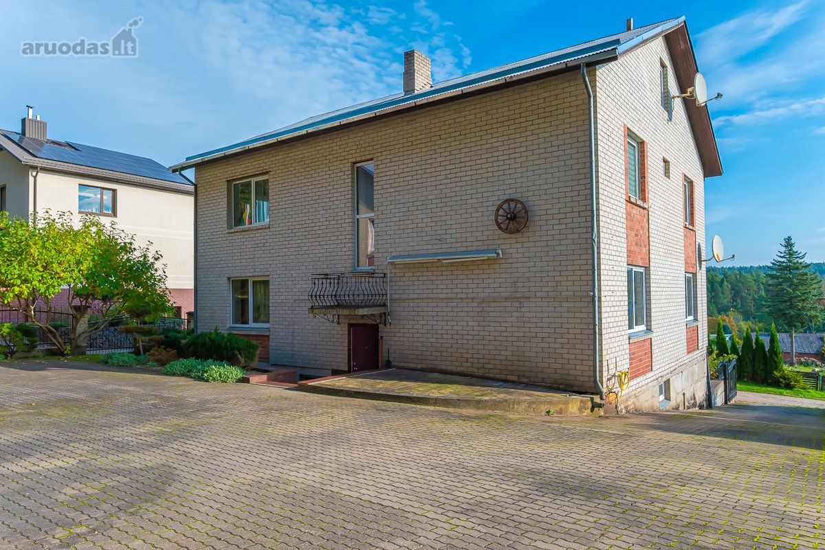 Parduodamas erdvus ir kokybiškai įrengtas - nuotraukos Nr. 2