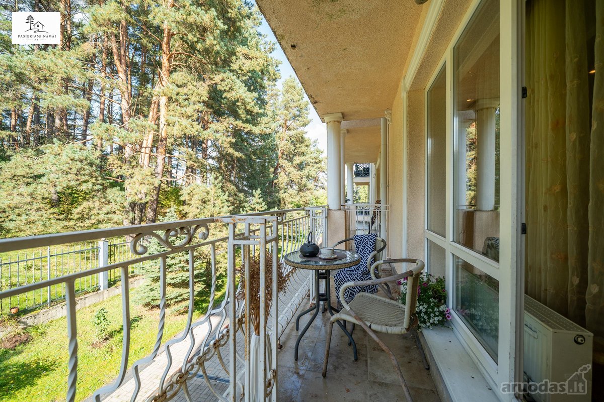 Pušys Už Balkono. Šilti Tonai Viduje. Erdvė - nuotraukos Nr. 28