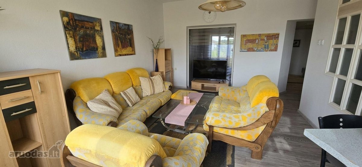 Išnuomojamas erdvus ir išskirtinis 3 kambarių - nuotraukos Nr. 2