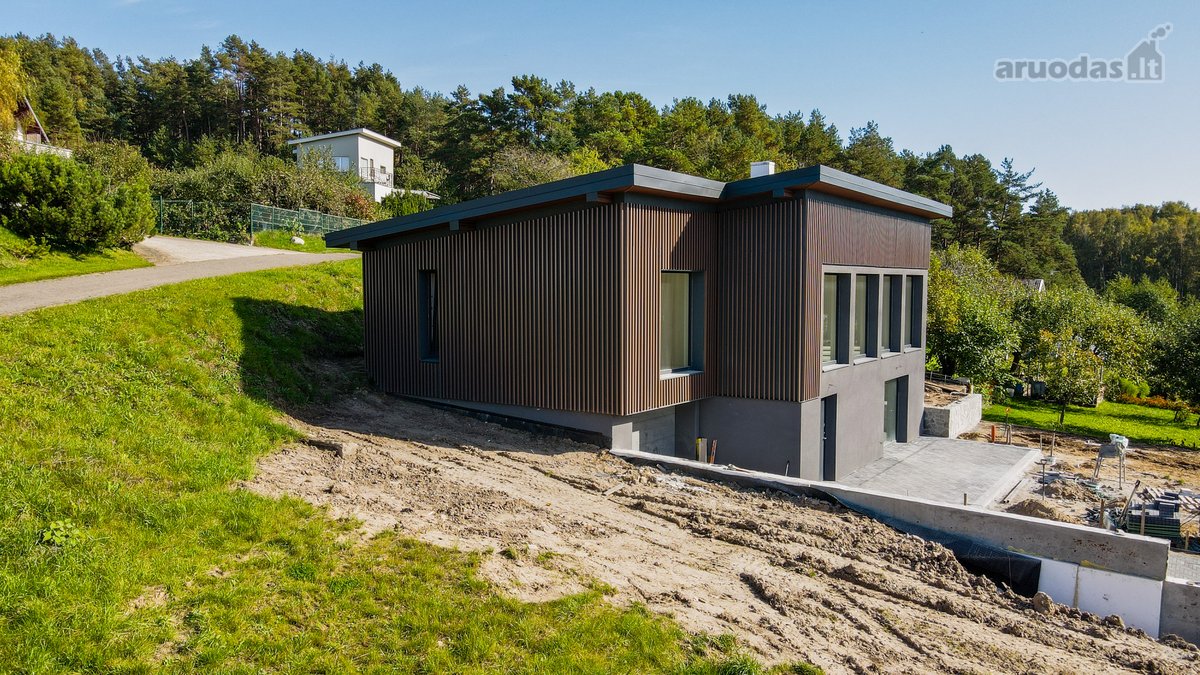 Parduodamas didelis naujos statybos namas - nuotraukos Nr. 9