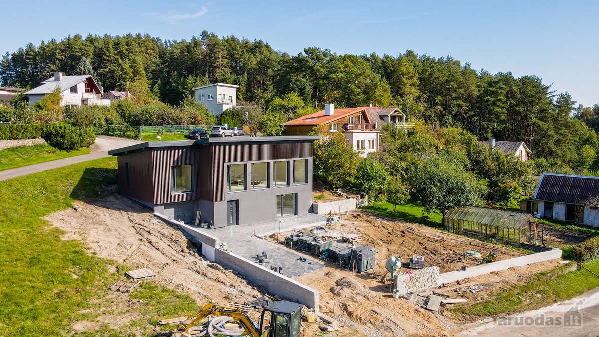 Parduodamas didelis naujos statybos namas - nuotraukos Nr. 13