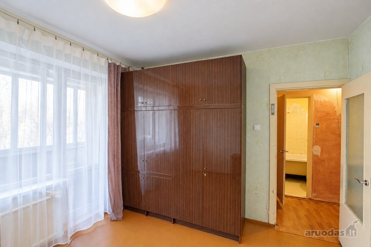 Žaluma Pro Langus. Miestas Šalia. Namai Pagal - nuotraukos Nr. 8