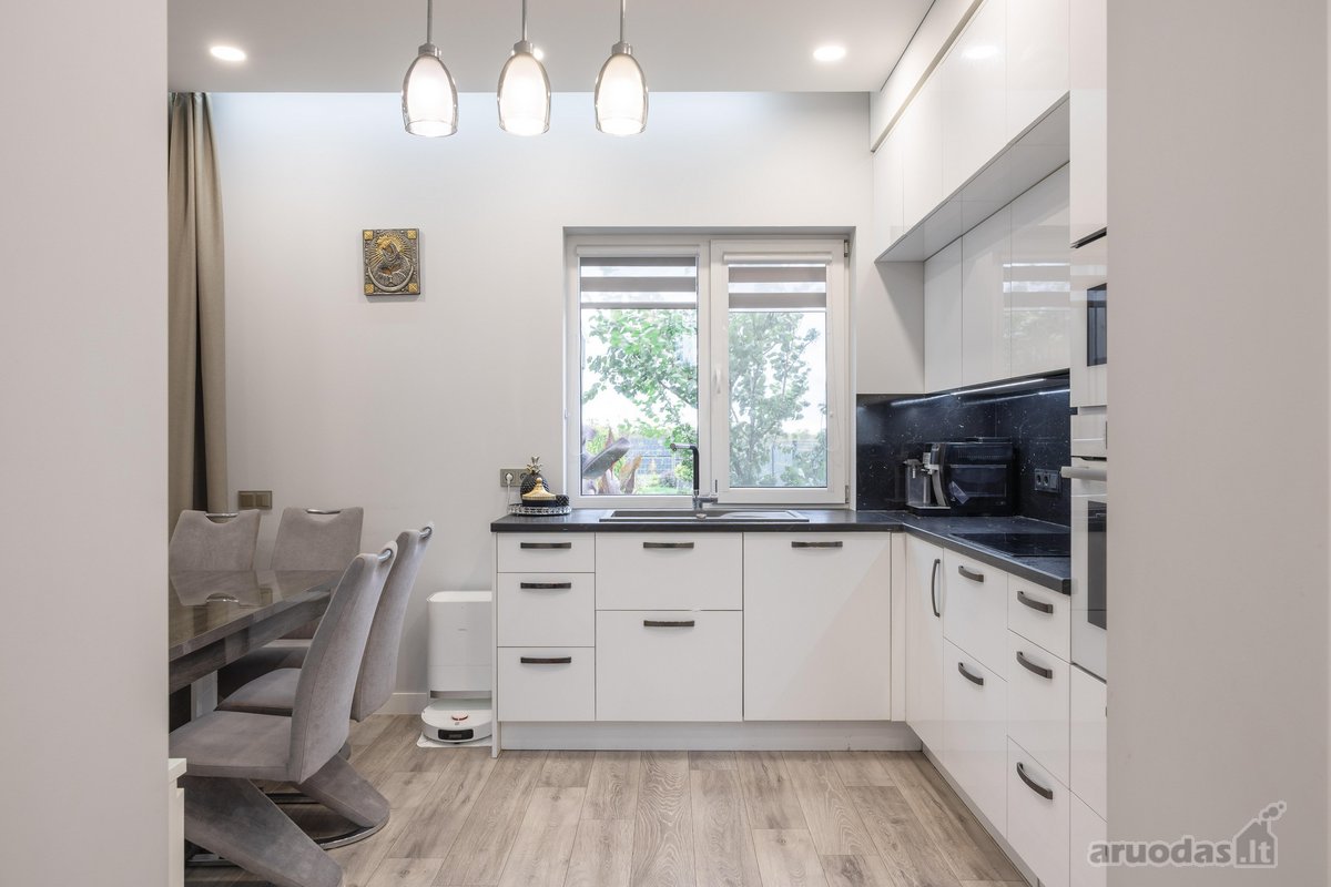 Parduodamas pilnai įrengtas 138 m² namas - nuotraukos Nr. 8