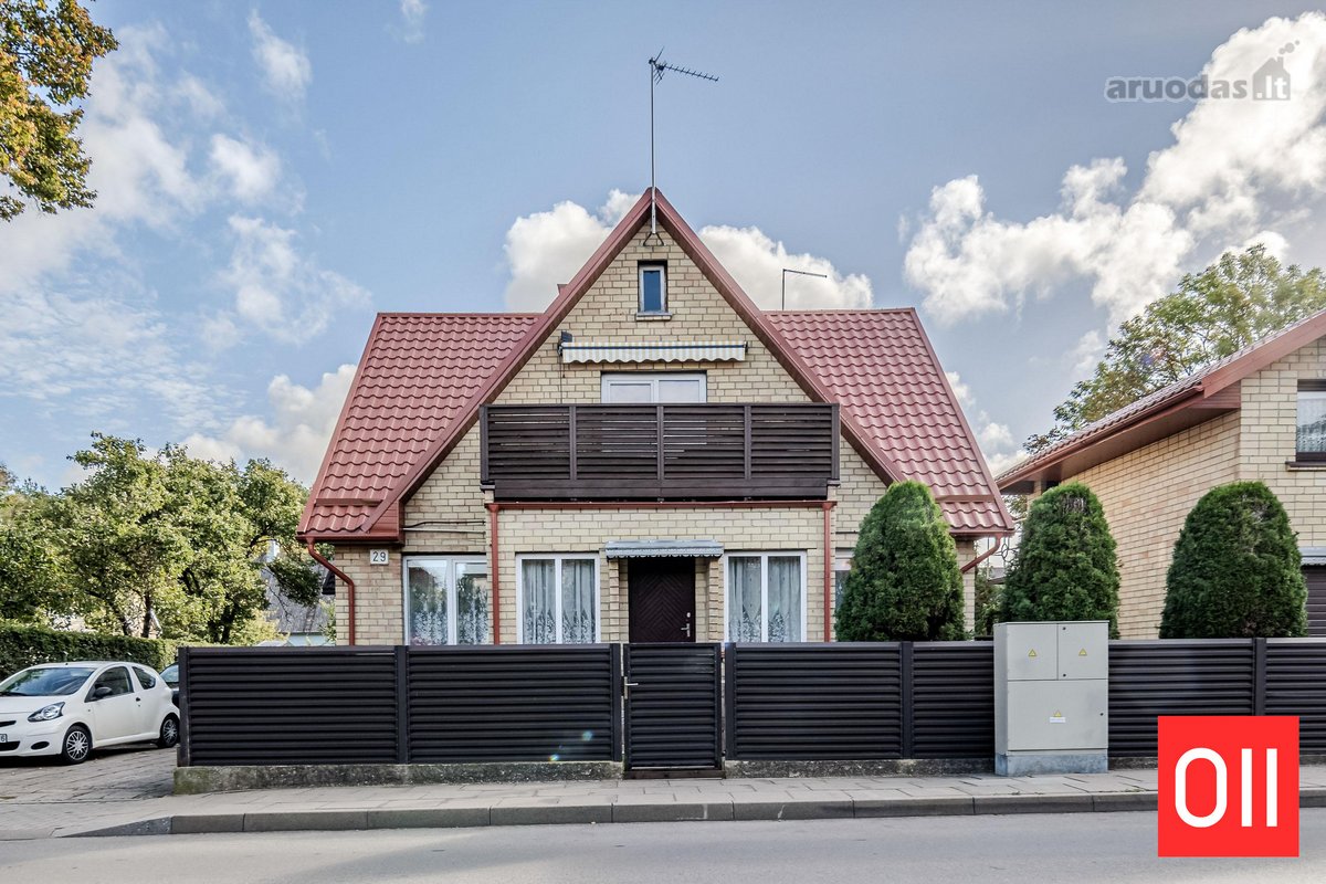 Palanga Su Savo Kiemeliu Ir Parku Už Kelių - nuotraukos Nr. 3