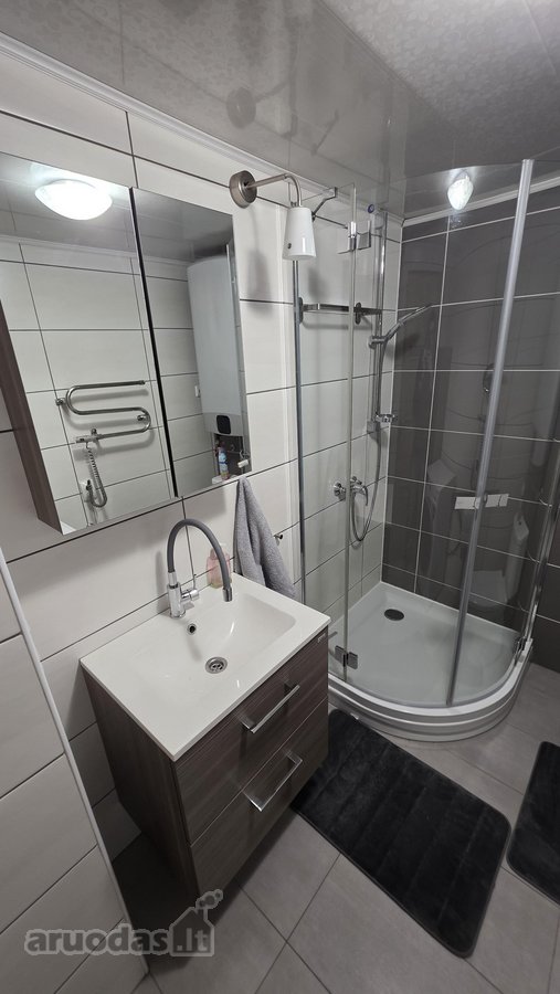 Išnuomojama visiškai atskira namo dalis su kiemu - nuotraukos Nr. 12