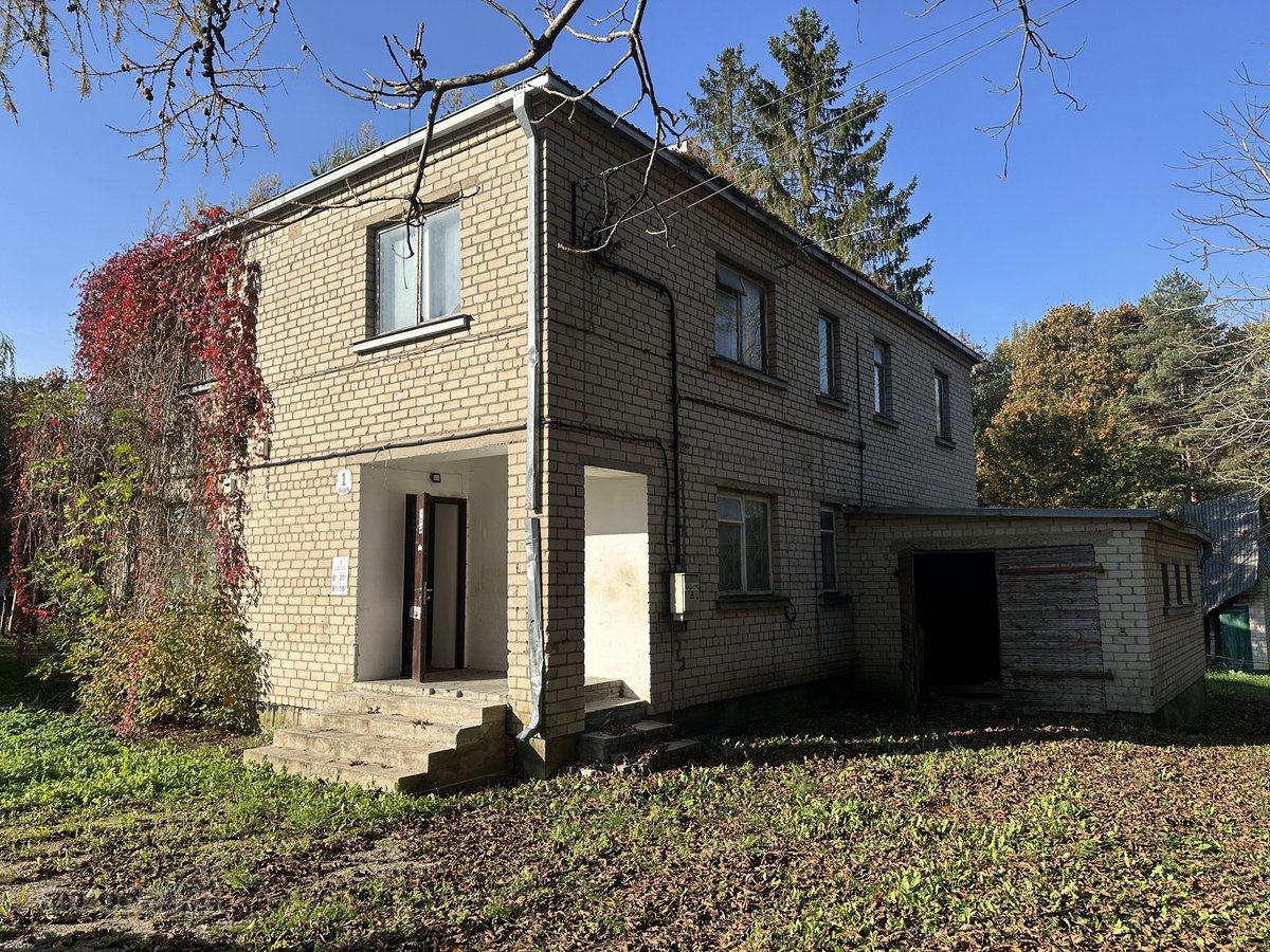Dviejų aukštų, baltų plytų mūrinis namas. - nuotraukos Nr. 2