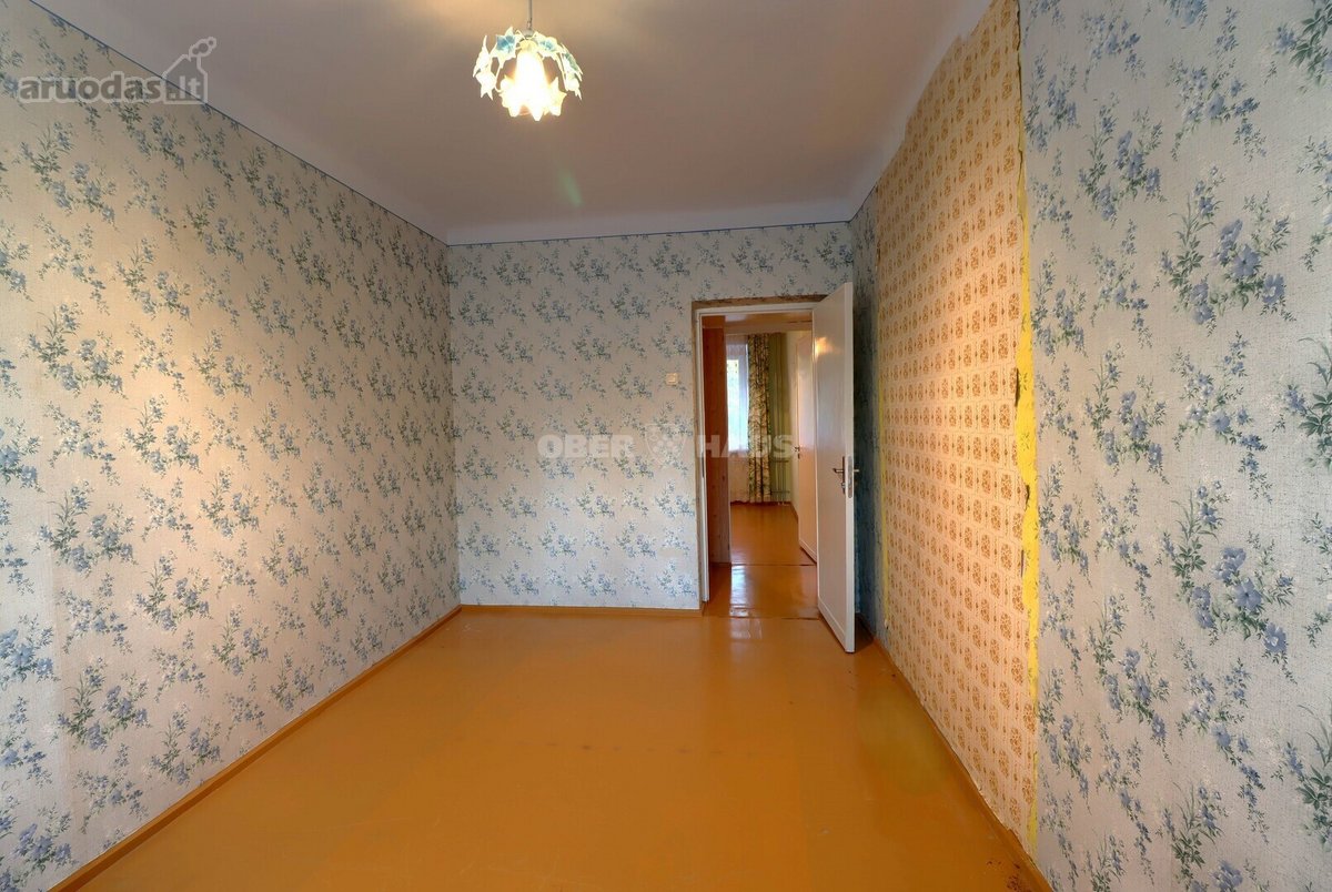 Parduodamas trijų kambarių butas su puikiu - nuotraukos Nr. 2