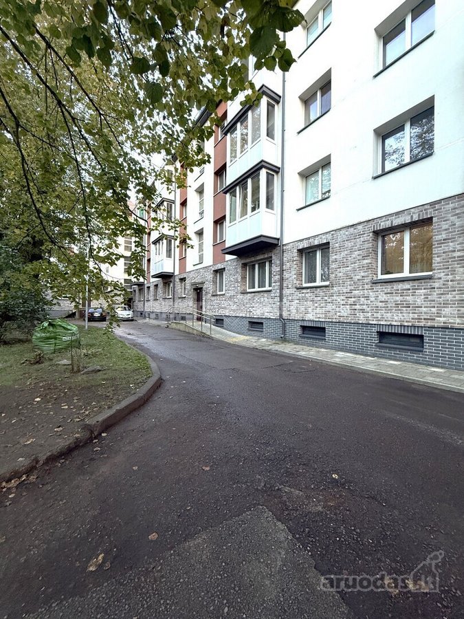 Parduodamas trijų kambarių butas su puikiu - nuotraukos Nr. 9