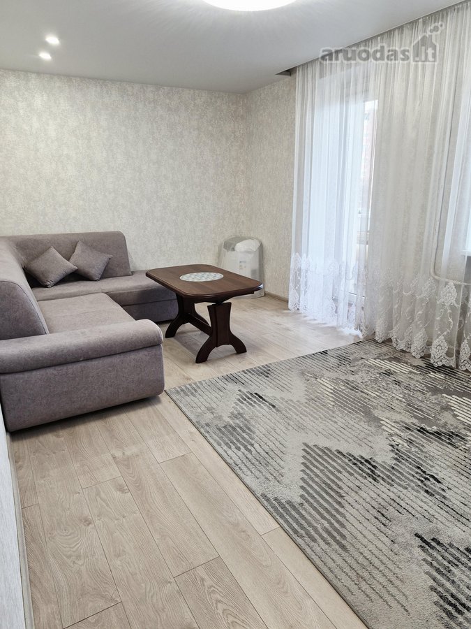 Nuomojamas dviejų kambarių butas renovuotame - nuotraukos Nr. 2