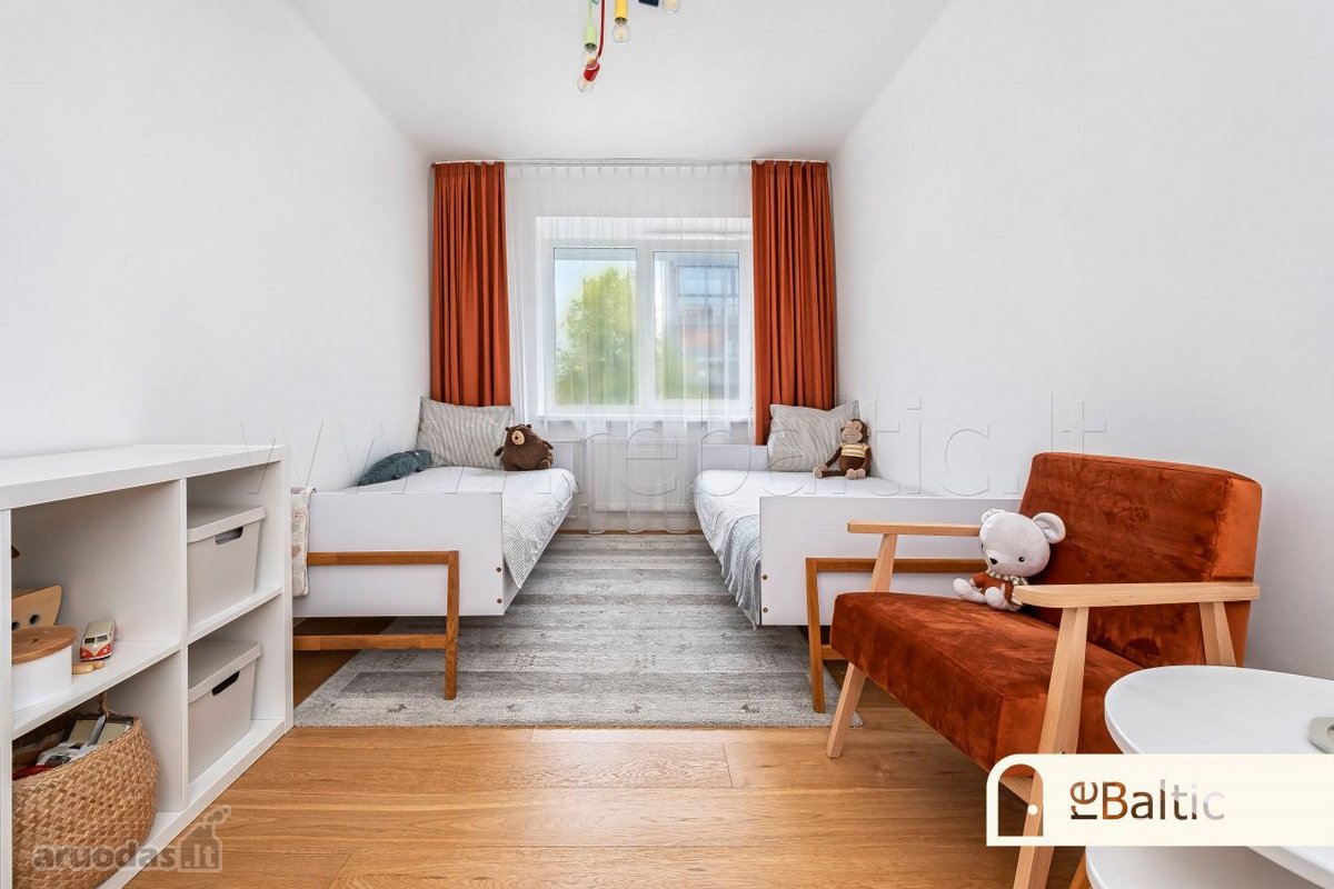 Funkcionaliai suplanuotas trijų kambarių - nuotraukos Nr. 17