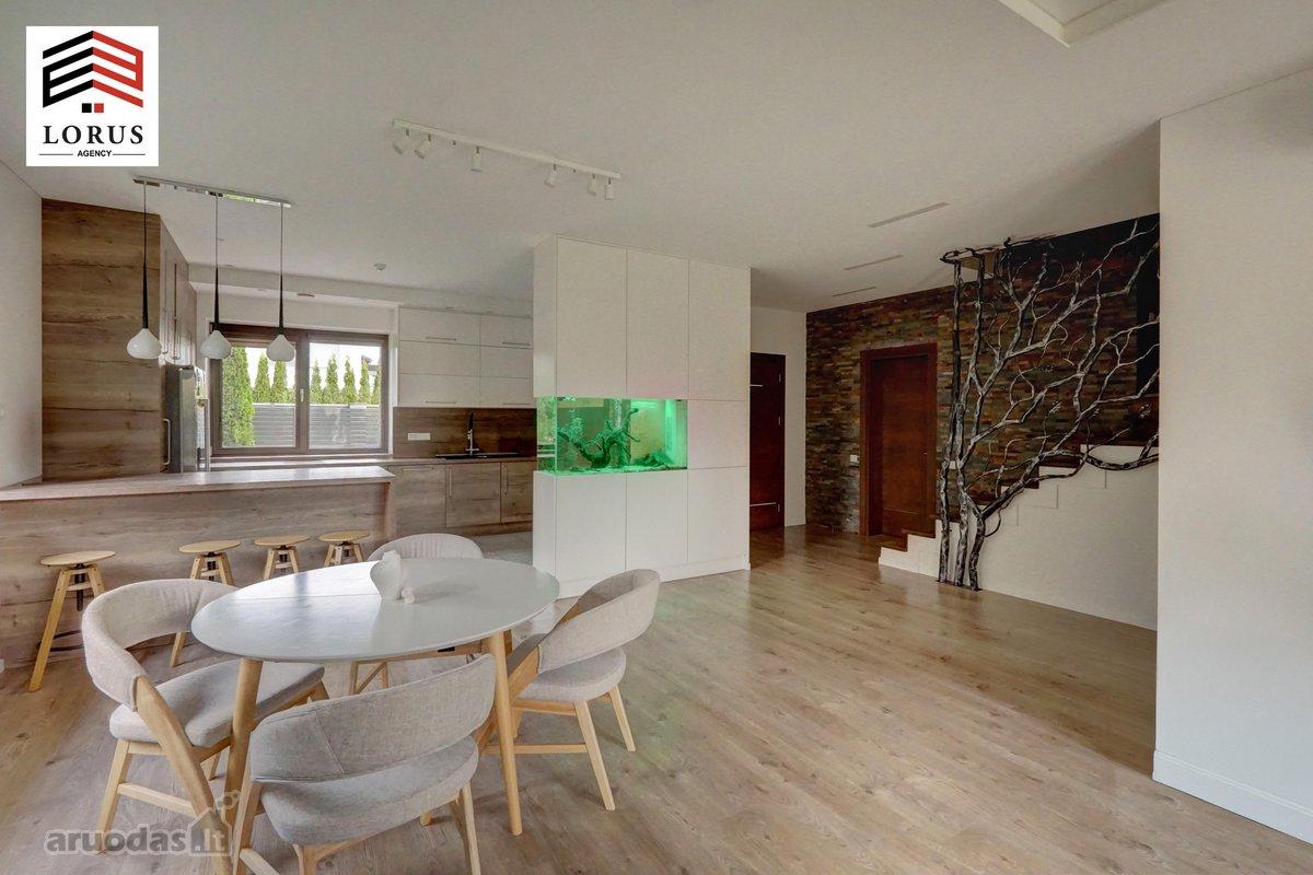 Parduodamas Erdvus 237.43 m² Namas Pilaitėje, - nuotraukos Nr. 8