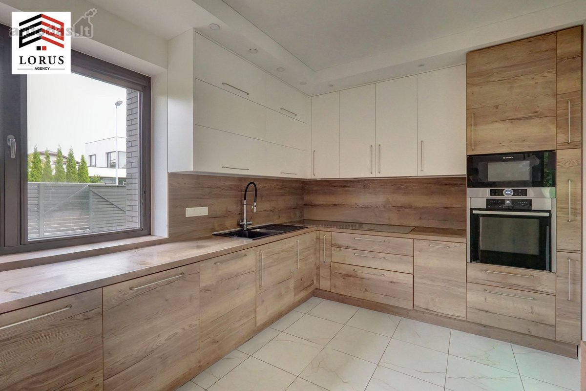 Parduodamas Erdvus 237.43 m² Namas Pilaitėje, - nuotraukos Nr. 15